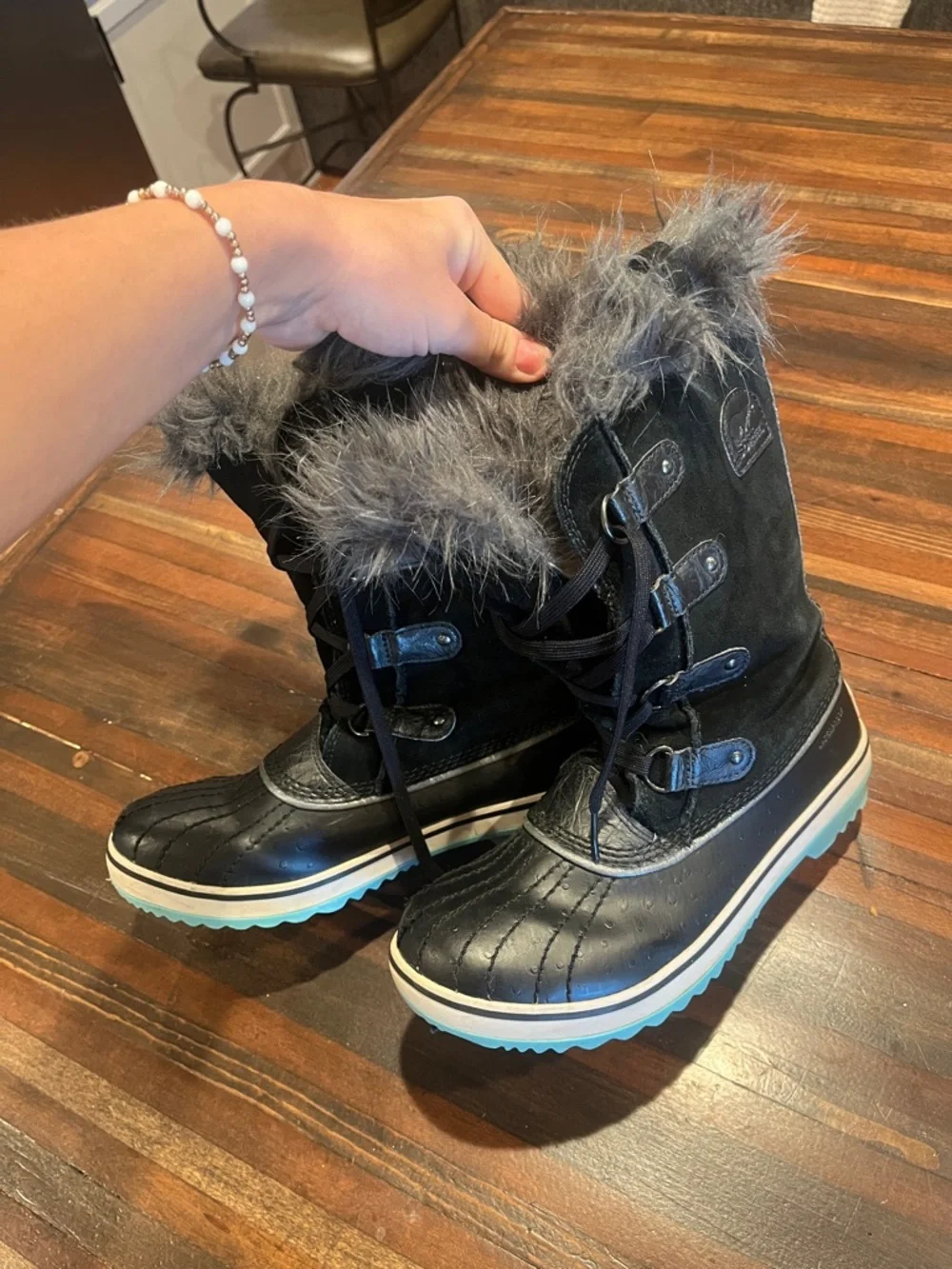 Womens Sorel Joan of Artic Boots with Faux Fur Trim - black size 6